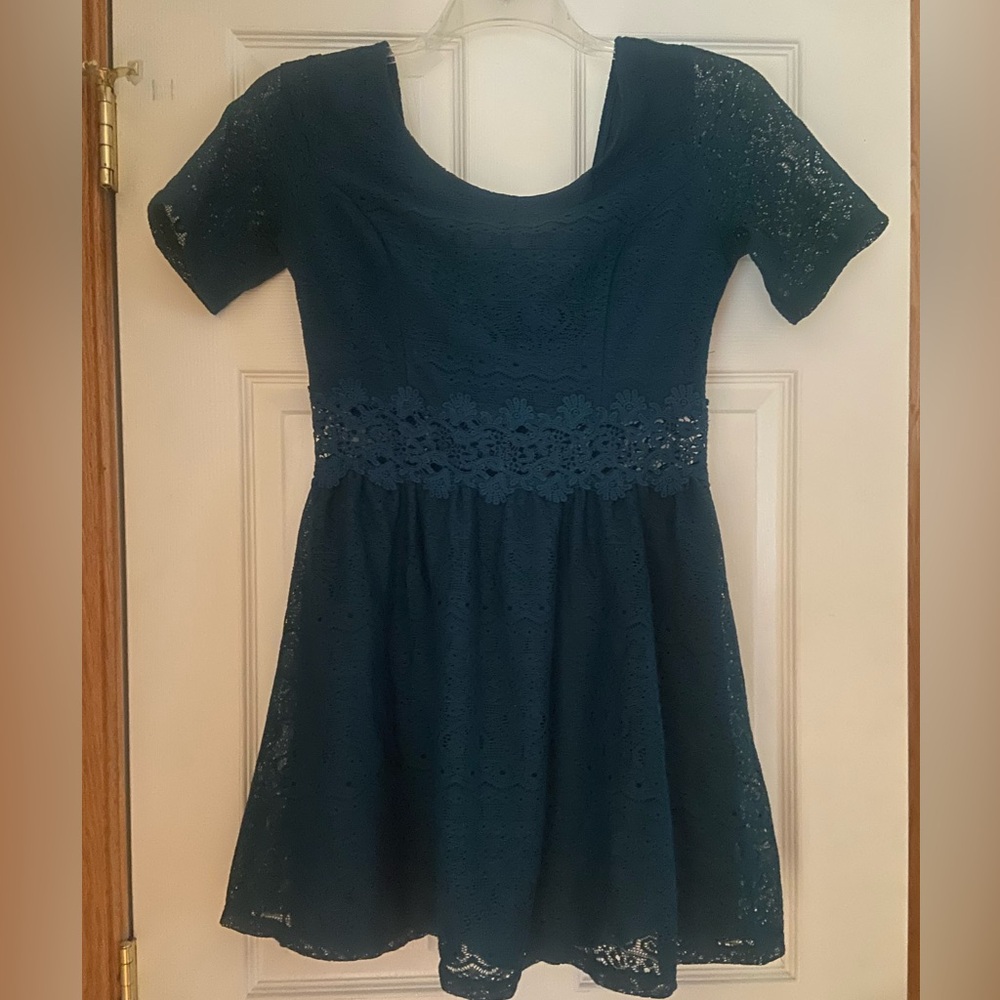Juniors Women's Green Lace Dress Short Sleeve Round Neck Lower Zip Back Size M